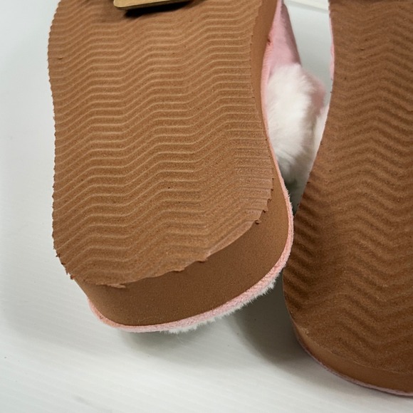 Born Size XL 11 / 12 Pink Quilted Fuzzy Faux Fur Slippers NEW Womens Cozy Scuffs - Picture 7 of 9